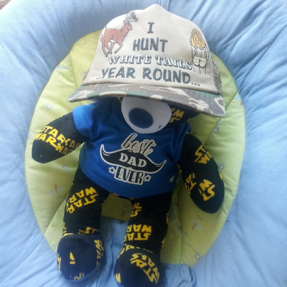 I Hunt White Tails Year Round / Hat